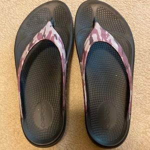 OOFOS Flip flops